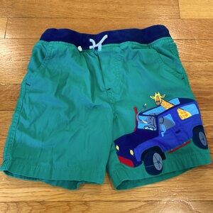 Mini Boden boys shorts, size 8Y, sapling green safari appliqué